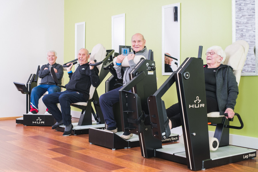 Senioren Fitness Krafttraining Therapiegeräte Fitnessgerät, med. Trainingsgeräte für Senioren Residenz Seniorenheim Altersheim Altenheim